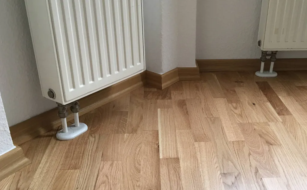 Bodenleisten präzise angebracht